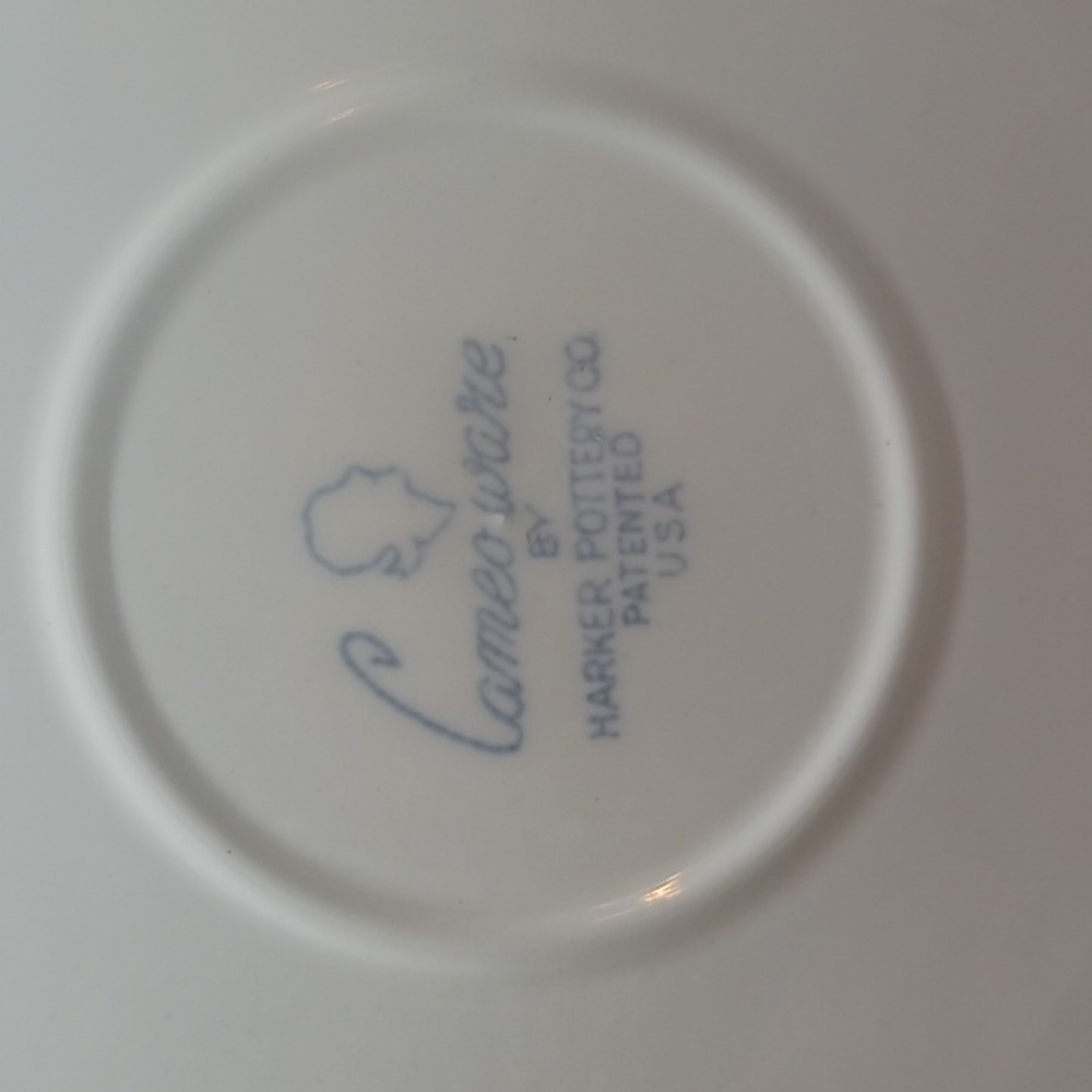 Cameoware by Harkerware Pottery Co. Patented U.S.A.  Blue & White Cake Plate - Picture 4 of 4